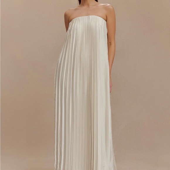 Myrah Plisse Strapless Maxi Dress - Picture 5 of 9
